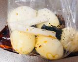 Gambar langkah 1 resipi Soy Sauce Egg for Ramen.