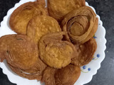 ખાજા મેથી પૂરી (Khaja Methi Puri recipe In Gujarati)