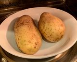 Foto del paso 2 de la receta: Mi pechito de cerdo en salsa oriental con papas aplastadas