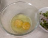 A picture of step 1 of Bread omlette.