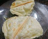 Foto del paso 3 de la receta: Empanadas express de muzzarella y verdeo en sandwichera
