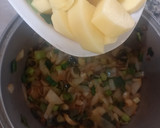 Foto del paso 7 de la receta: Sopa Cremosa de Puerro y Papa con Emulsión Picosa
