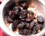 Foto del paso 16 de la receta: Lomo de cordero, con cebollas caramelizda, cirulas, pasas y crujiente de almendras