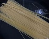 Gambar langkah 2 resipi Spaghetti Carbonara.