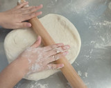 Foto del paso 5 de la receta: Pizza de pepperoni y hawaiana