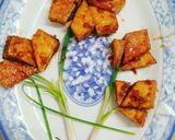 Hình bước làm 2 của món Tàu hủ rim sả ớt