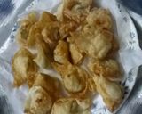 A picture of step 3 of Crispy fried wontons.