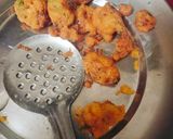 A picture of step 5 of Moong dal pakoda.
