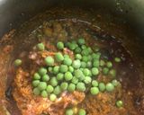 A picture of step 5 of Keema matar masala.
