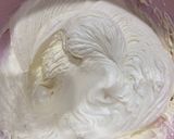 Foto del paso 8 de la receta: Tarta de fresa con frosting de queso!