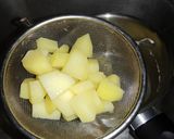 Foto del paso 1 de la receta: Ensalada de papas, huevos y cebolla blanca
