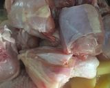 Gambar langkah 2 resipi Sup Ayam Simple.