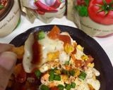A picture of step 4 of Kurkury with white sauce.