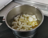 Foto del paso 1 de la receta: Tortilla de patatas con cebolla y champiñones