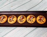 A picture of step 7 of Short-bread Spider Cookies.