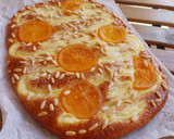 Foto del paso 7 de la receta: Coca de Sant Joan v3 (brioche al anís y con naranja, crema y piñones)