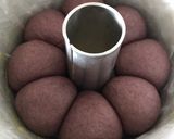 Foto langkah ke 4 dari resep Roti Sobek, tepung ketan item.