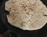 A picture of step 4 of Onion paratha.