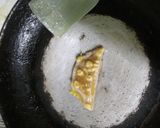 A picture of step 4 of Papaya Papad Toast.