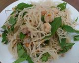 Hình bước làm 3 của món phở sắn trộn tôm thịt