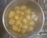 A picture of step 1 of Smashed potatoes.