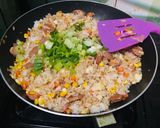 Foto langkah ke 3 dari resep Nasi Goreng Hongkong.