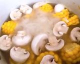 Hình bước làm 3 của món Canh Bắp Mỹ Thịt Nạc Nấm Mỡ