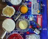 Gambar langkah 1 resipi Strawberry Thumbprint Cookies.