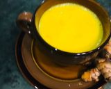 A picture of step 2 of Kachi haldi doodh.