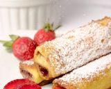 Foto langkah ke 7 dari resep Strawberry Chocolate French Toast Roll.