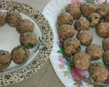 A picture of step 4 of Mughlai koftay anday aloo ka salan.
