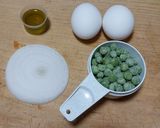Foto del paso 1 de la receta: Tortilla de huevo con chícharos