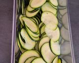 Une image de l'étape 1 de Carpaccio de courgettes, burrata fondante & pesto frais.