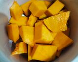 Foto langkah ke 1 dari resep Slow Cooked Pumkin Soup / Sup Labu Slow Cooker.