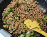 Foto langkah ke 5 dari resep Nasi Goreng ala Solaria.