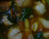 Foto langkah ke 6 dari resep Tom Yum Bakso Seafood Simpel.