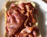 A picture of step 3 of Bacon sandwich.