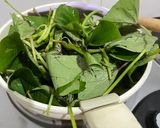 Foto langkah ke 3 dari resep Tumis Daun Ubi.