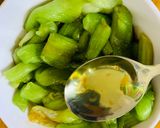 Hình bước làm 4 của món Vào bếp cùng con: dọc mùng xì dầu