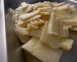 Une image de l'étape 1 de Moelleux pommes, poires et chocolat - healthy.