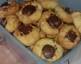 Foto langkah ke 4 dari resep Chococheese thumbprint.