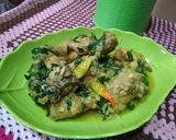 Foto langkah ke 7 dari resep Ayam kemangi bumbu kuning.