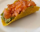 Foto del passaggio 7 della ricetta Tacos di salmone e avocado