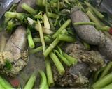 รูปขั้นตอนการทำที่ 5 ของ แกงผักบุ้งไข่ปลา