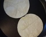 Foto del paso 2 de la receta: Quesadillas de queso fresco y epazote 🧀