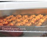 A picture of step 5 of Simple Crunchy Vanilla Chocochip Cookies.
