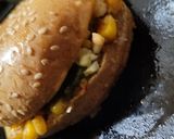 मसाला स्वीट कॉर्न बर्गर (masala sweet corn burger recipe in Hindi) रेसिपी चरण 6 फोटो