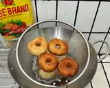 Foto langkah ke 5 dari resep Donat Maizena.