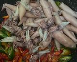 Foto langkah ke 6 dari resep 🦑 Tumis Cumi Asin Bunga Pepaya 🦑.