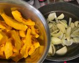 Foto langkah ke 2 dari resep Creamy Pumkin Soup.